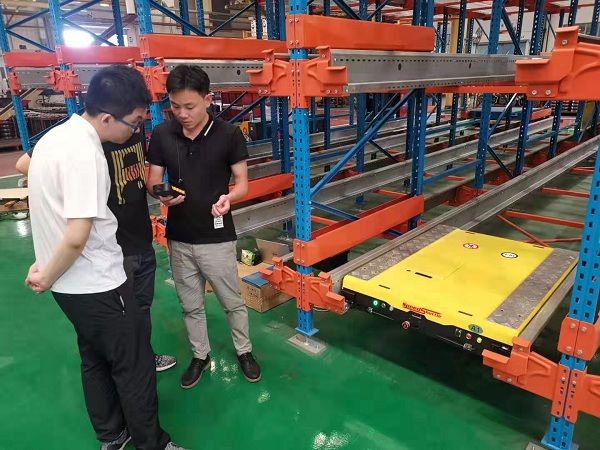 Speedlog Case - Speedshuttle dances with AGV forklit Speedlog Case - Speedshuttle dances with AGV forklit